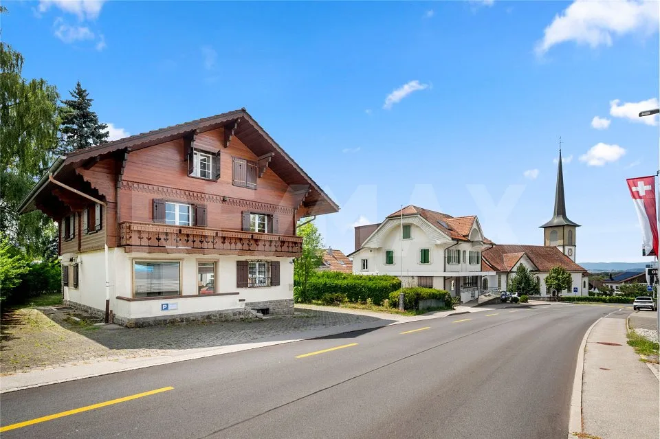 Magnifique grand chalet offrant un grand potentiel au cur de Giffers