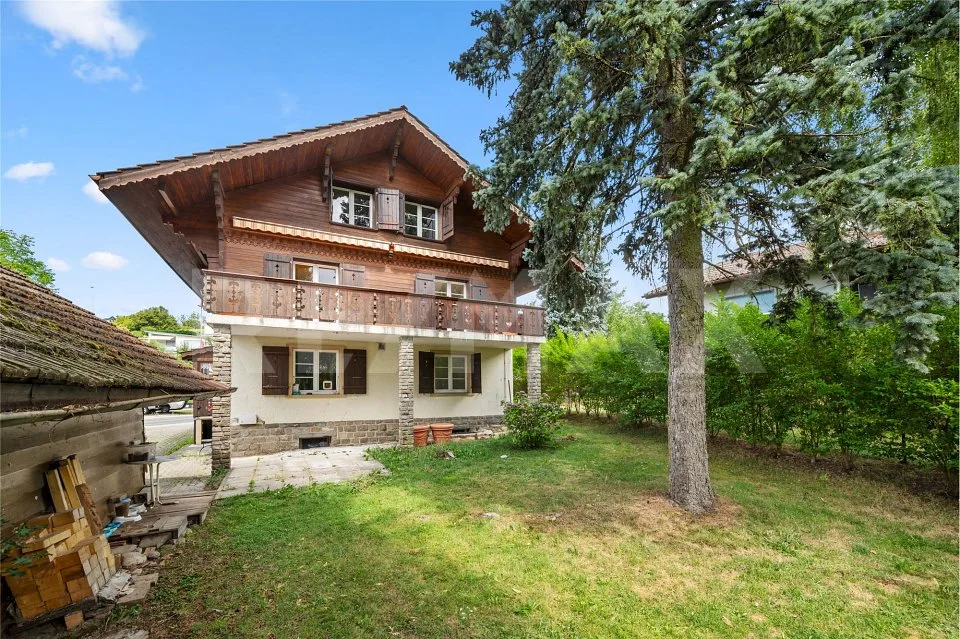 Magnifique grand chalet offrant un grand potentiel au cur de Giffers