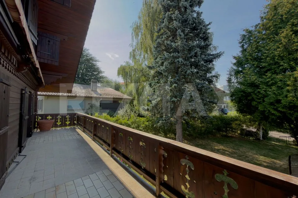 Magnifique grand chalet offrant un grand potentiel au cur de Giffers