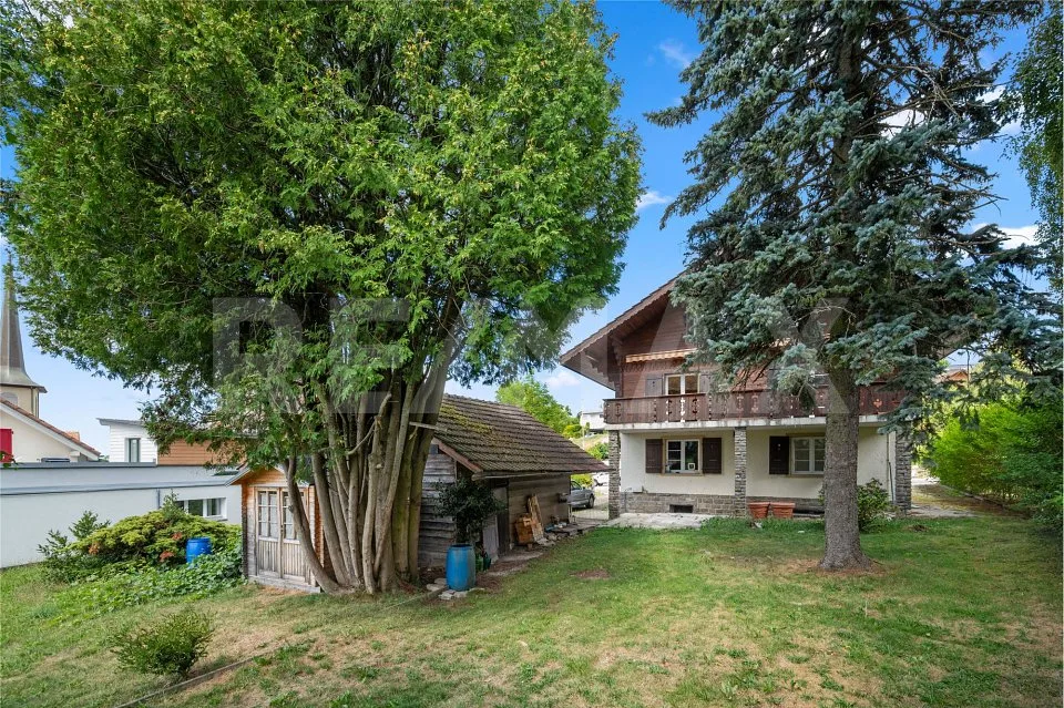 Magnifique grand chalet offrant un grand potentiel au cur de Giffers
