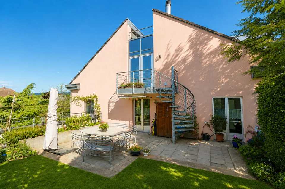 5 1/2 room duplex with great rooftop terrace