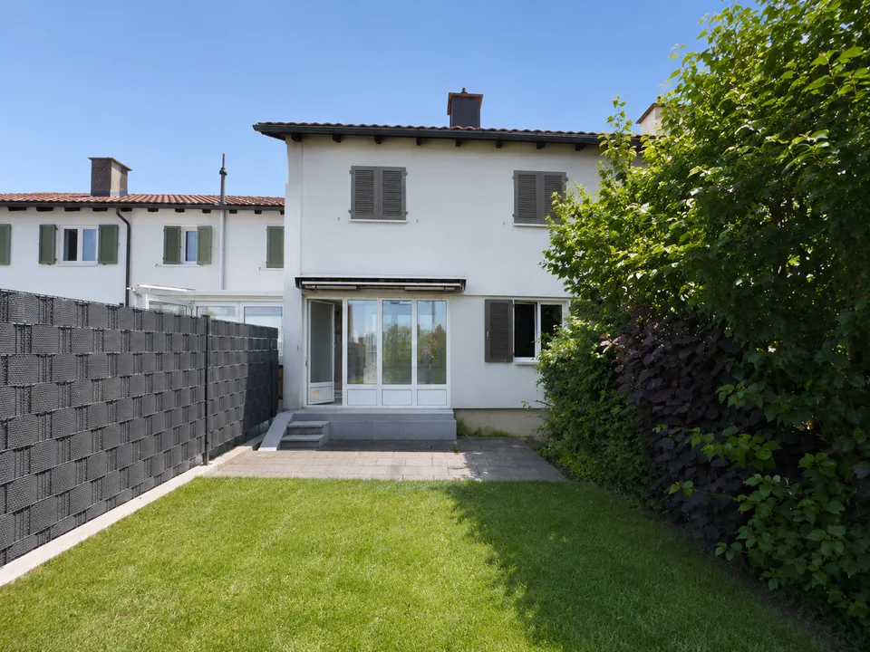 Charmant 4.5-pièces maison mitoyenne à Wil SG – Disponible immédiatement !