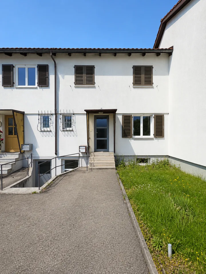 Charmant 4.5-pièces maison mitoyenne à Wil SG – Disponible immédiatement !