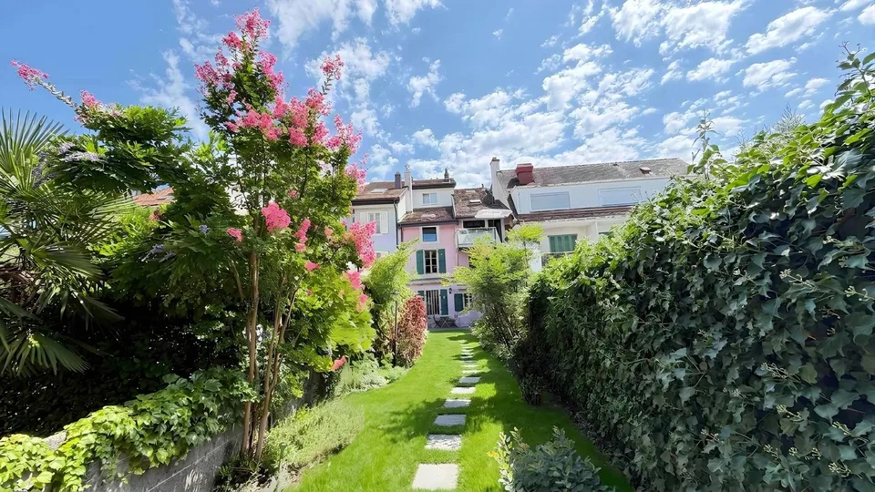 Historisches Duplex im Herzen von Rolle — Schloss- und Seeaussicht, privater Garten