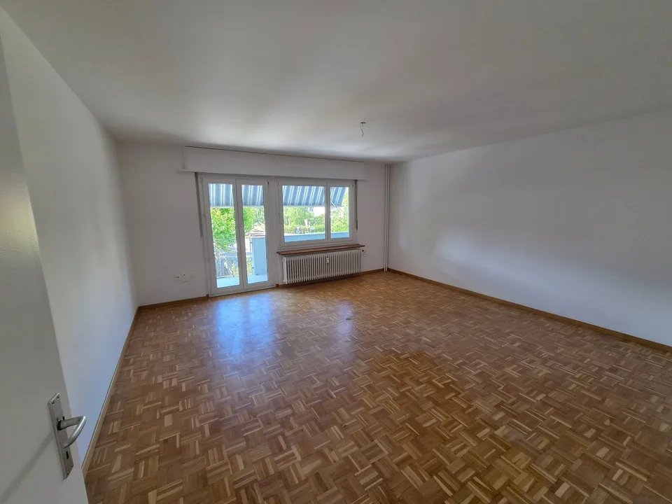 Teilsanierte 3.5-Zimmer-Wohnung an zentraler Lage in Schönbühl