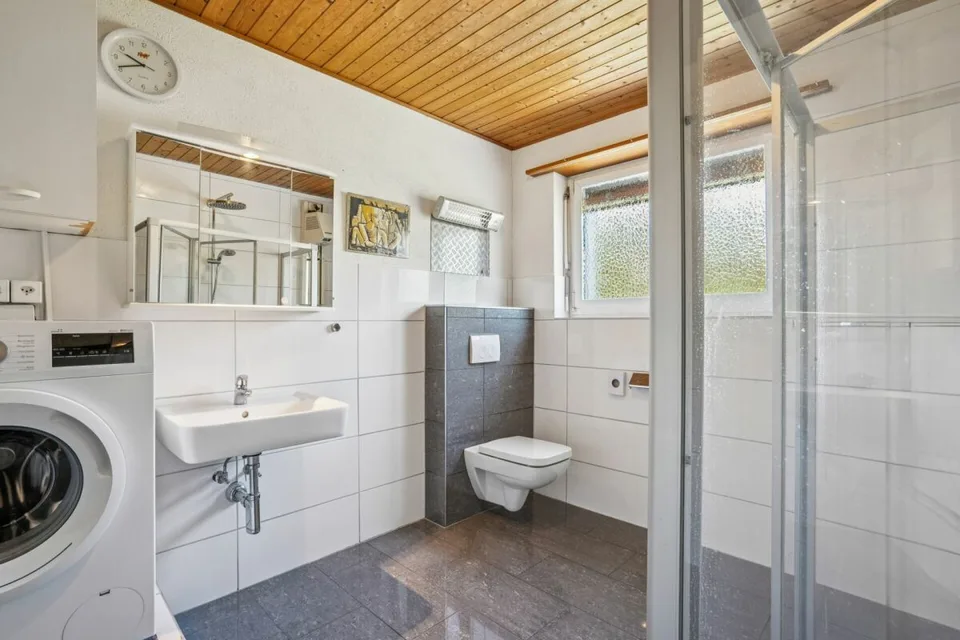 Casa unifamiliare con terreno spazioso e diverse possibilità di utilizzo