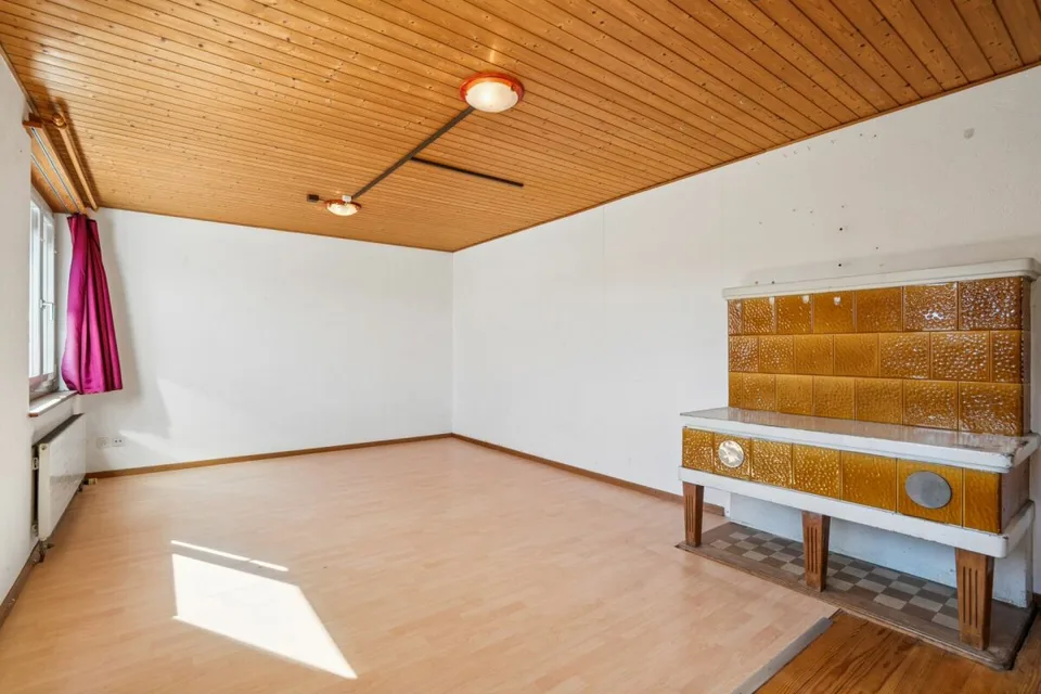 Casa unifamiliare con terreno spazioso e diverse possibilità di utilizzo