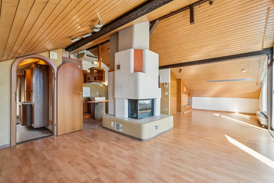 Casa unifamiliare con terreno spazioso e diverse possibilità di utilizzo