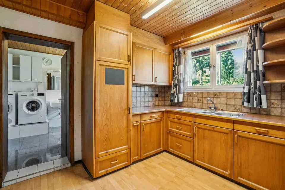 Casa unifamiliare con terreno spazioso e diverse possibilità di utilizzo