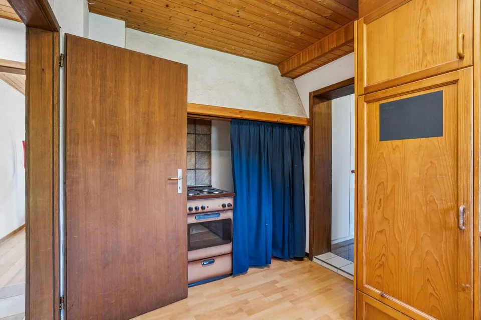 Casa unifamiliare con terreno spazioso e diverse possibilità di utilizzo
