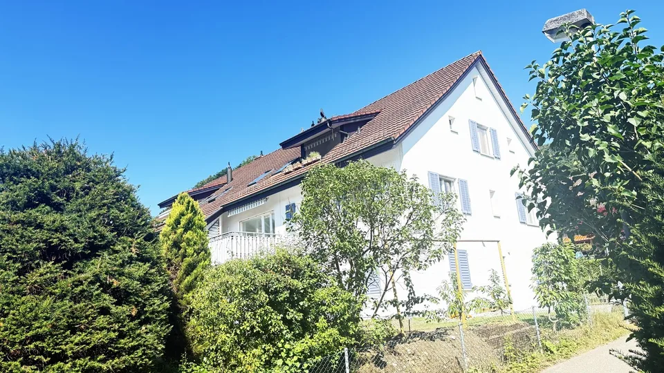 An ruhiger und sonniger Lage mit Weitsicht ins Grüne