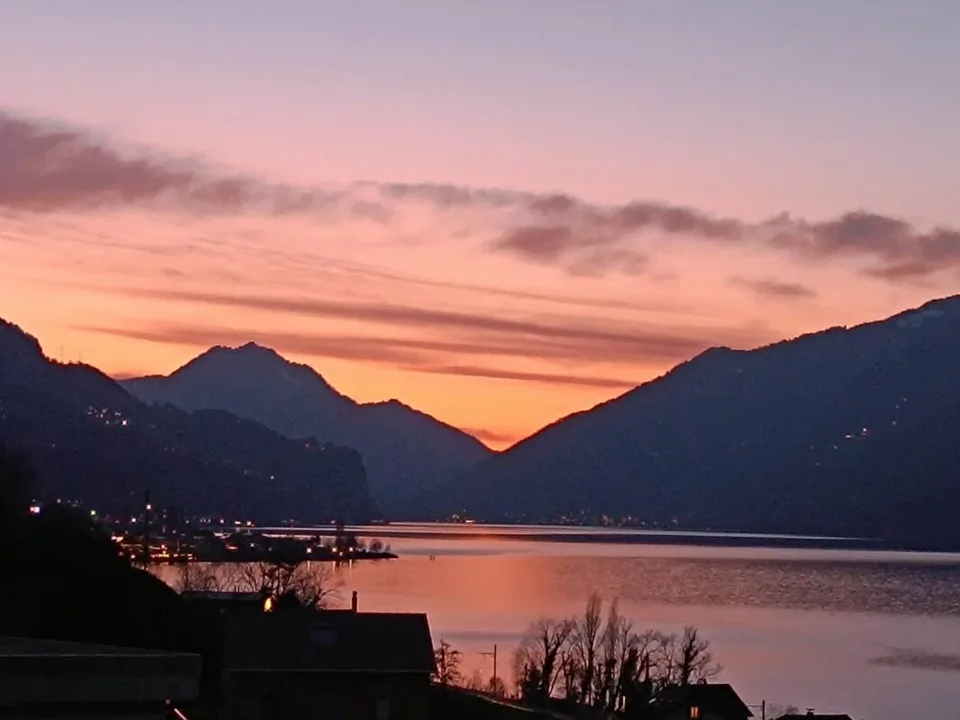 Casa unifamiliare 4 1/2 locali con vista lago attraente