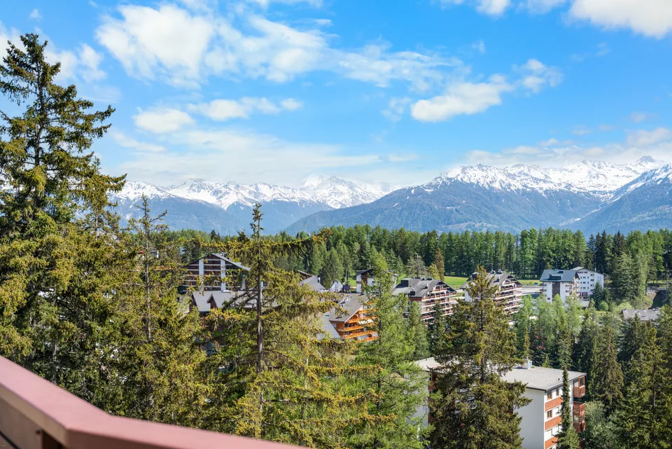 Attique entièrement rénové avec terrasse panoramique et vue imprenable