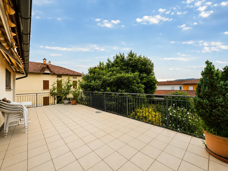 Stabio San Pietro: Faszinierendes Einfamilienhaus 3.5 Zimmer mit privatem Garten und offenem Blick