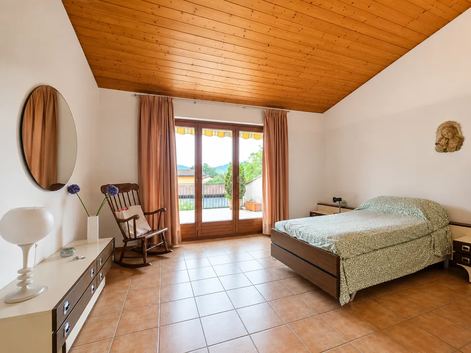 Stabio San Pietro: Faszinierendes Einfamilienhaus 3.5 Zimmer mit privatem Garten und offenem Blick