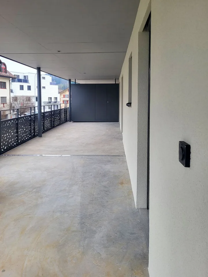 Appartement neuf de 3,5 pièces avec balcon à Gommiswald