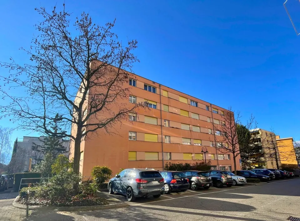 Appartement de 2 pièces au rez inférieur.