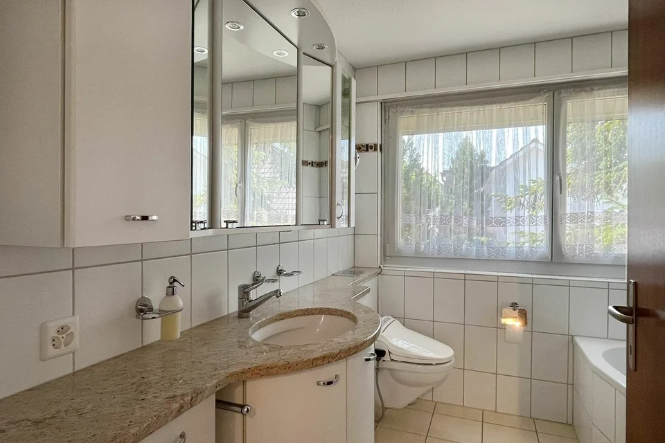 Einfamilienhaus mit Garten in einem ruhigen Wohnquartier