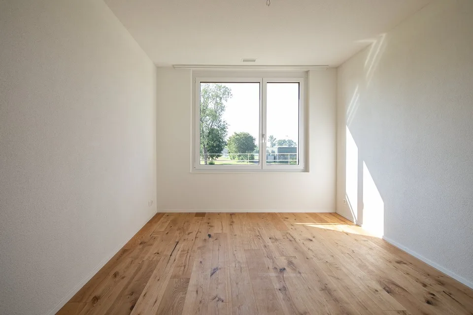 Modern 3.5-room apartment in a quiet location surrounded by greenery in Orpund