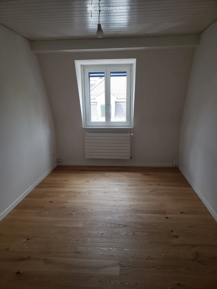 Charmante 4-Zimmer-Dachwohnung an der Dorfstrasse in Meilen