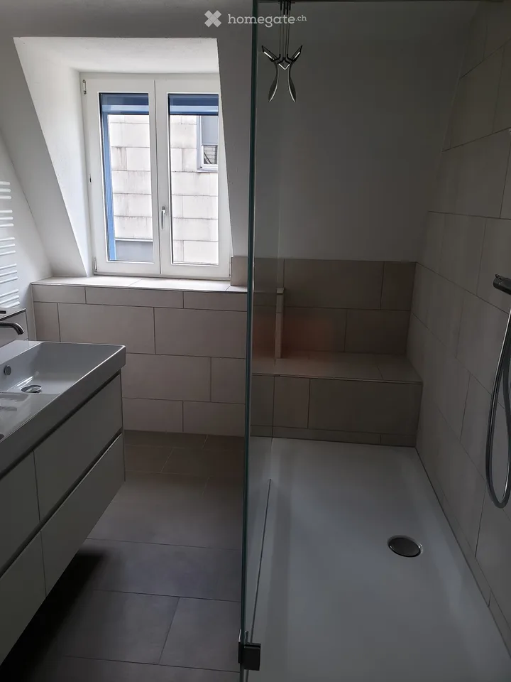 Charmante 4-Zimmer-Dachwohnung an der Dorfstrasse in Meilen