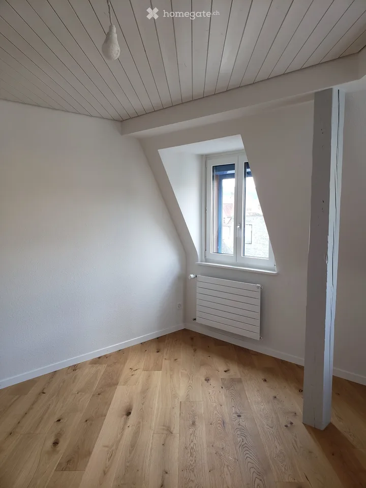 Charmante 4-Zimmer-Dachwohnung an der Dorfstrasse in Meilen