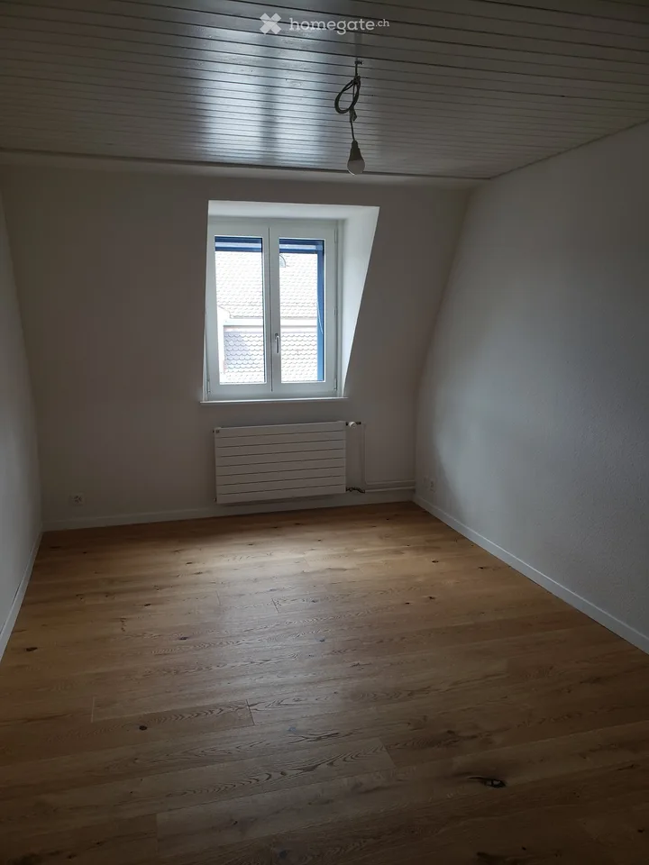 Charmante 4-Zimmer-Dachwohnung an der Dorfstrasse in Meilen