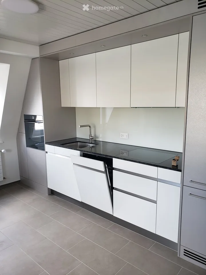 Charmante 4-Zimmer-Dachwohnung an der Dorfstrasse in Meilen