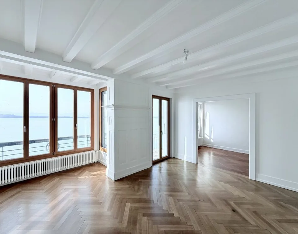 Renoviert! Duplex mit 4.0 Zimmern und Blick auf den See!