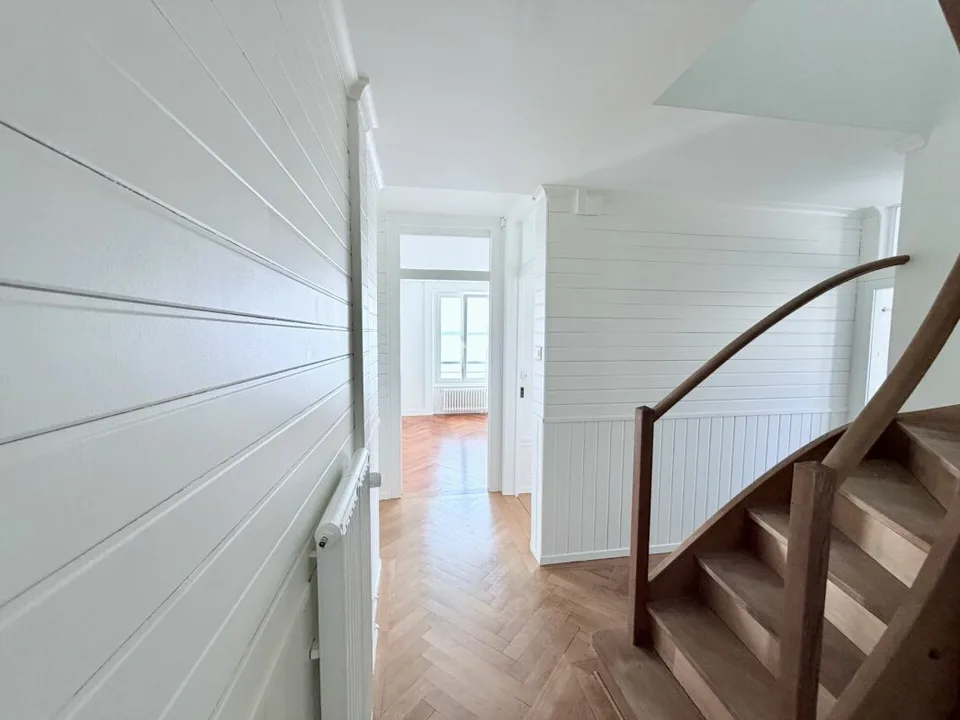 Renoviert! Duplex mit 4.0 Zimmern und Blick auf den See!