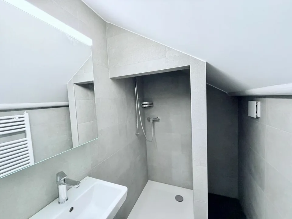 Renoviert! Duplex mit 4.0 Zimmern und Blick auf den See!