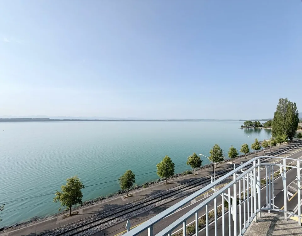 Renoviert! Duplex mit 4.0 Zimmern und Blick auf den See!