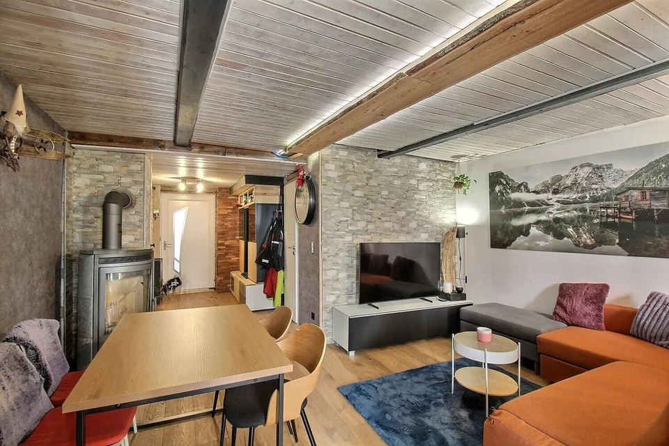 2002M-ALPINE CHARM & ELEGANCE IN THE HEART OF SALVAN