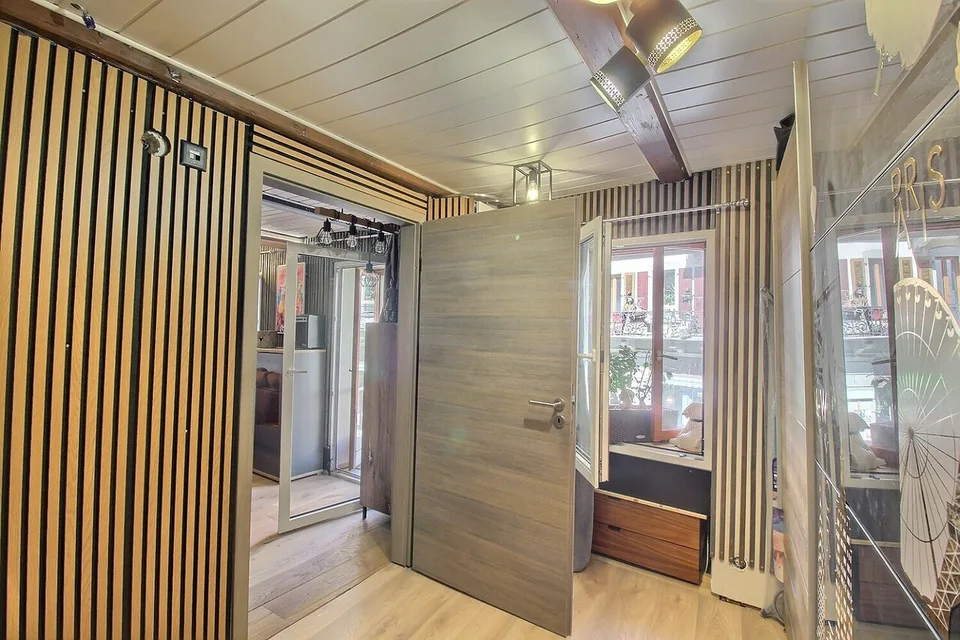 2002M-ALPINE CHARM & ELEGANCE IN THE HEART OF SALVAN
