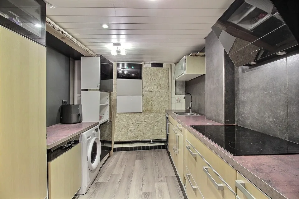 2002M-ALPINE CHARM & ELEGANCE IN THE HEART OF SALVAN