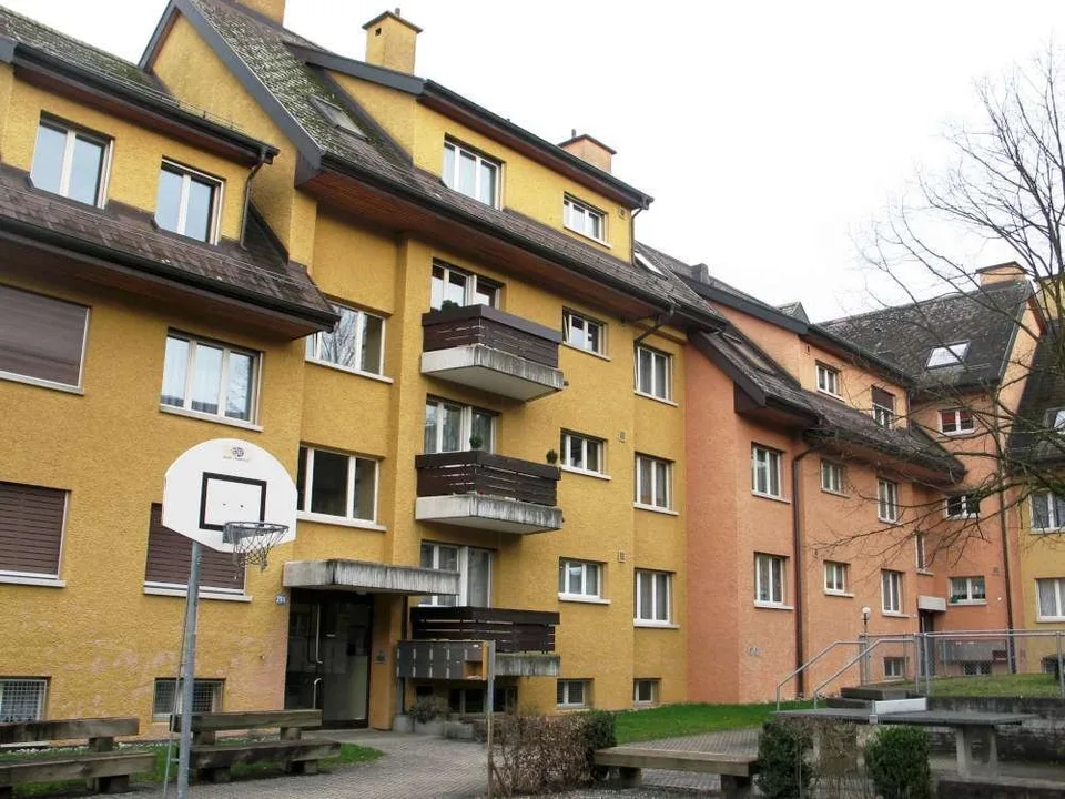 Frisch sanierte 3 1/2 Zimmer Wohnung im Erdgeschoss!