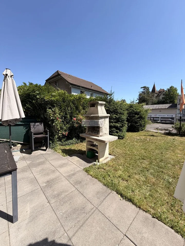 Charm and authenticity: Old Suchard villa with garden and garage