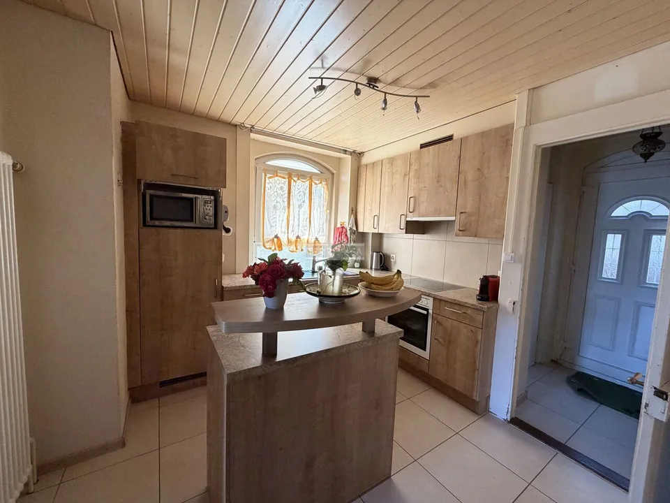 Charm and authenticity: Old Suchard villa with garden and garage