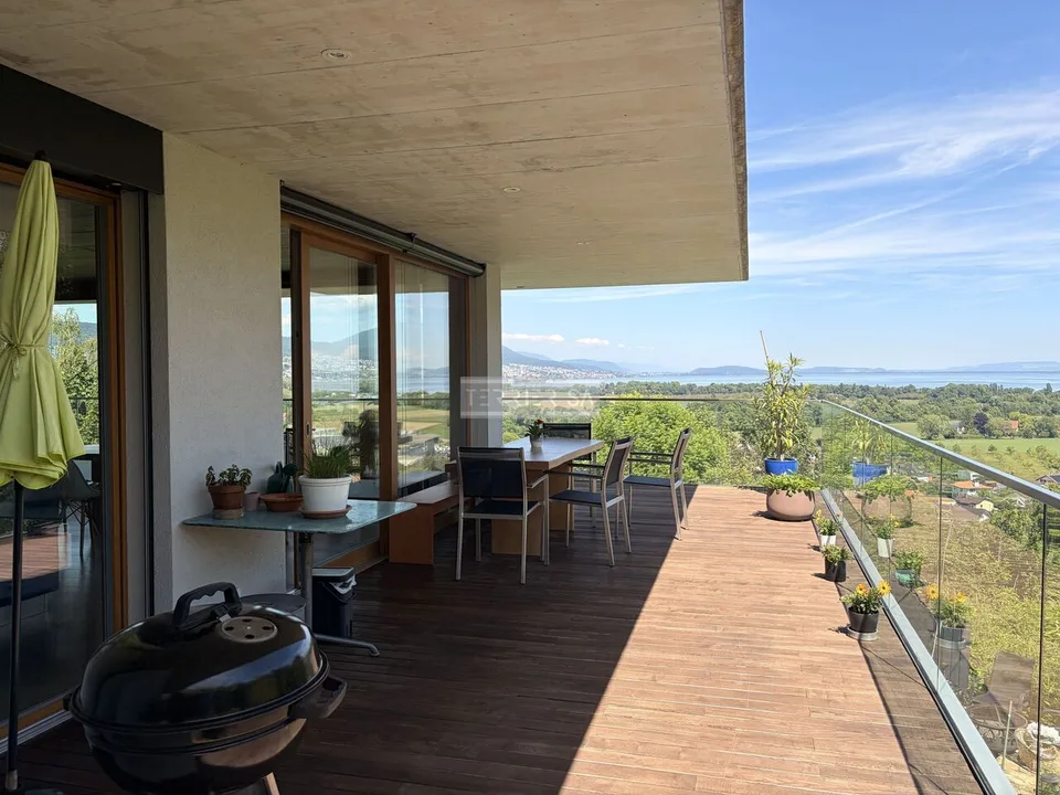 Luxury attic of 6.5 rooms with large terrace