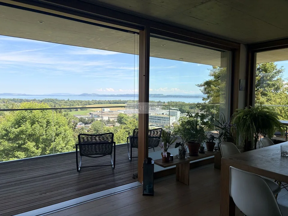 Luxury attic of 6.5 rooms with large terrace