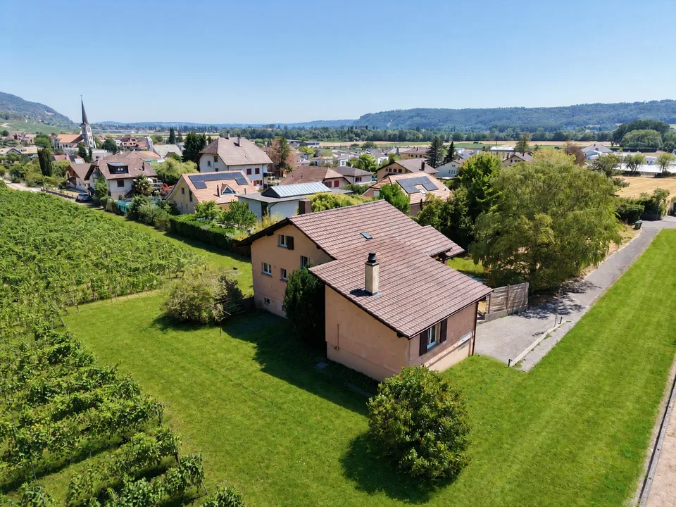 Propriété familiale en bordure de vignes avec permis de construire en force pour