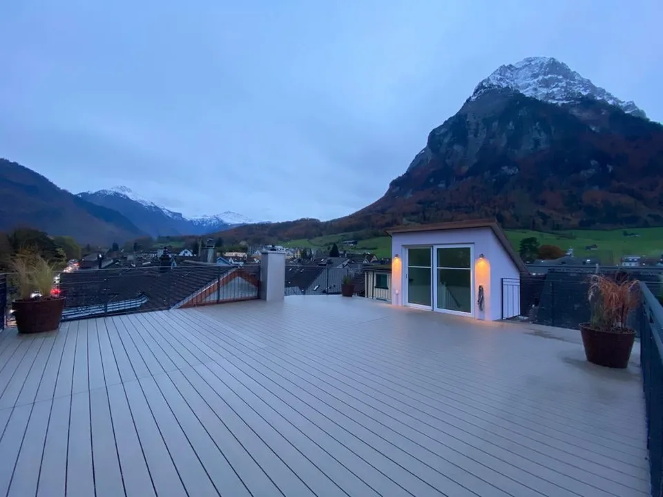 Appartamento in attico di 5,5 locali nel centro di Glarus con terrazza spaziosa