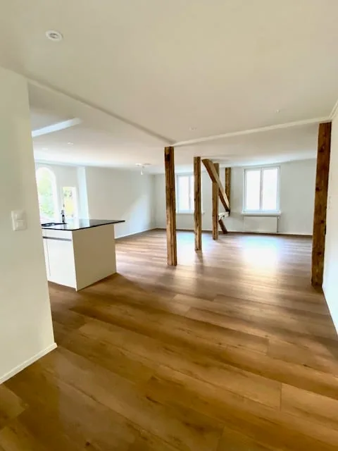 Appartamento in attico di 5,5 locali nel centro di Glarus con terrazza spaziosa