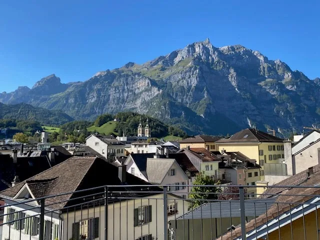 Appartamento in attico di 5,5 locali nel centro di Glarus con terrazza spaziosa