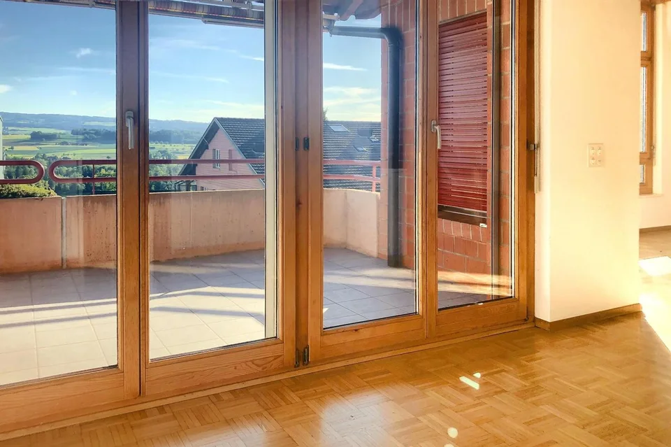 Bright 3.5-room apartment with a view over the Reusstal