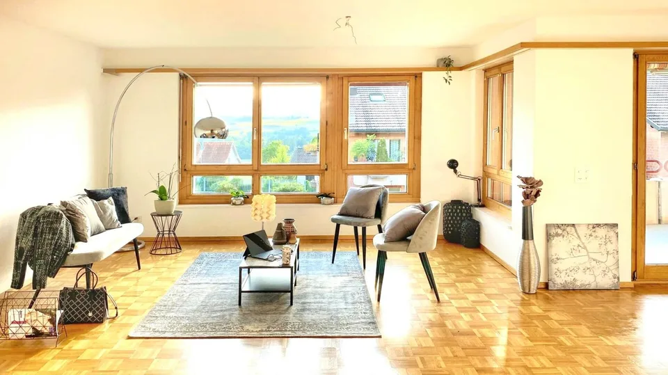 Helle 3.5-Zimmer-Wohnung mit Aussicht über das Reusstal