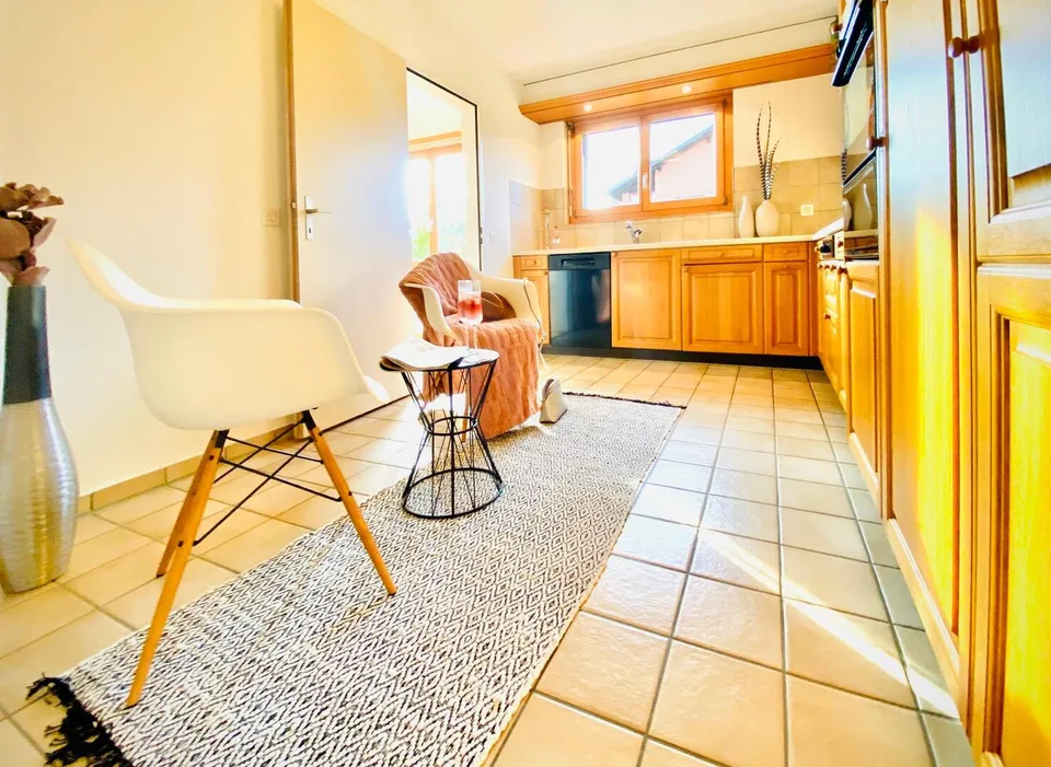 Bright 3.5-room apartment with a view over the Reusstal