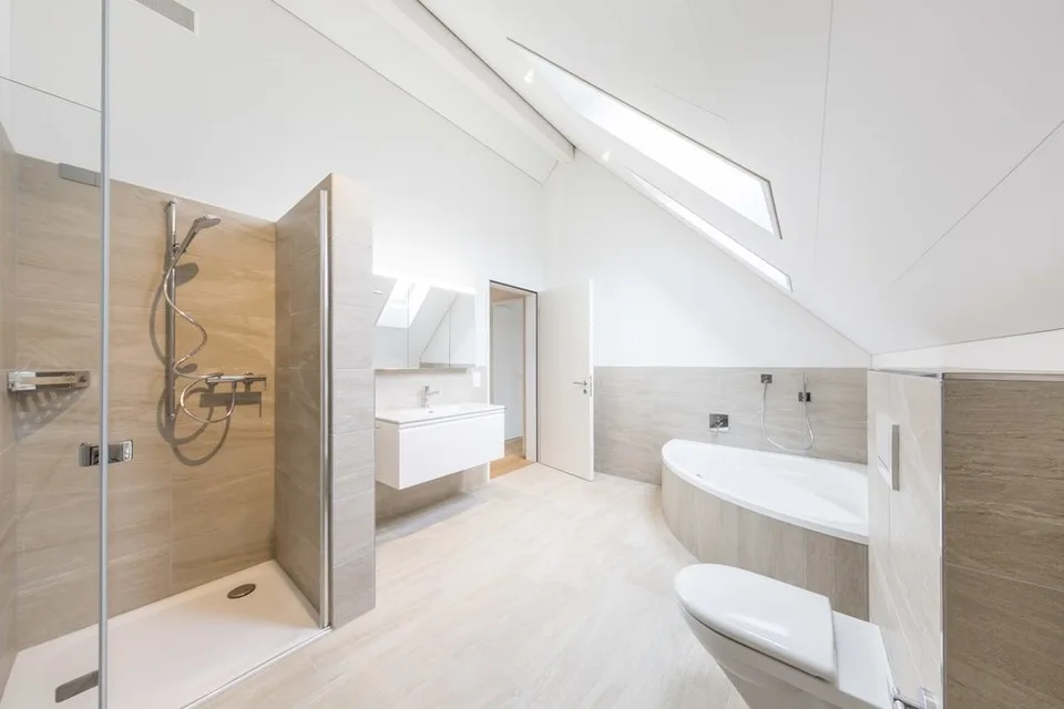 MODERNE WOHNUNG AN RUHIGER LAGE IN BRUNEGG