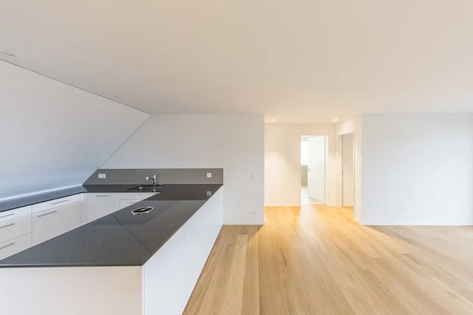 MODERNE WOHNUNG AN RUHIGER LAGE IN BRUNEGG