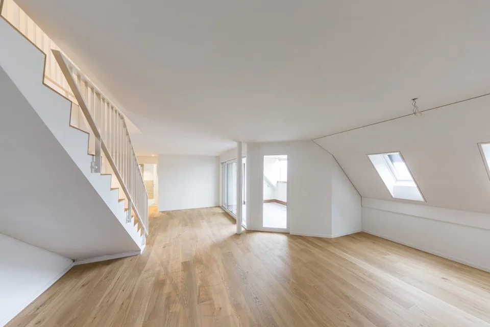 MODERNE WOHNUNG AN RUHIGER LAGE IN BRUNEGG